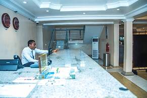 Royal Crest Hotel & Suites