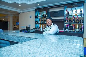 Royal Crest Hotel & Suites