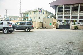 Royal Crest Hotel & Suites
