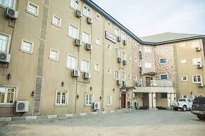 Royal Crest Hotel & Suites