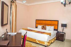 Royal Crest Hotel & Suites