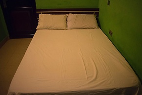 Taverna Guest House