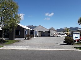 Tongariro River Retreat - Hostel