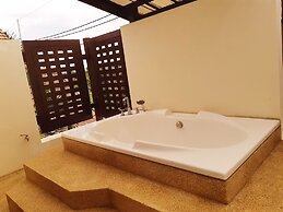 Punnapha Pool Villa  Pattaya