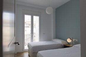 Chic & Central in Lively but Quiet Area