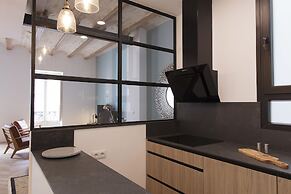 Chic & Central in Lively but Quiet Area