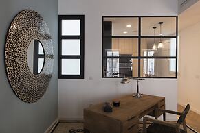 Chic & Central in Lively but Quiet Area