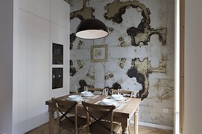 Chic & Central in Lively but Quiet Area