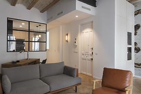 Chic & Central in Lively but Quiet Area