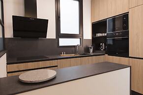 Chic & Central in Lively but Quiet Area