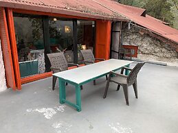 ROSASTAYS Jeolikote Bara Bungalow