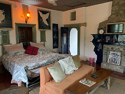 ROSASTAYS Jeolikote Bara Bungalow