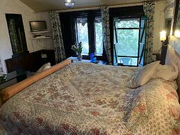 ROSASTAYS Jeolikote Bara Bungalow