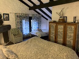 ROSASTAYS Jeolikote Bara Bungalow