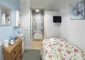 Garth Dderwen Guest House