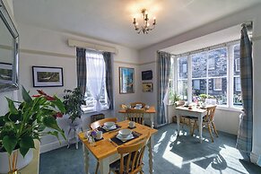 Garth Dderwen Guest House