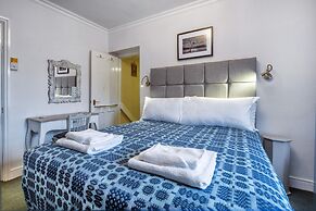 Garth Dderwen Guest House