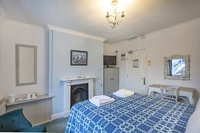 Garth Dderwen Guest House