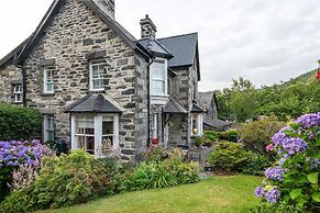 Garth Dderwen Guest House
