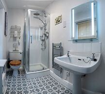 Garth Dderwen Guest House