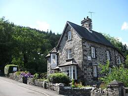 Garth Dderwen Guest House