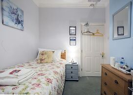 Garth Dderwen Guest House