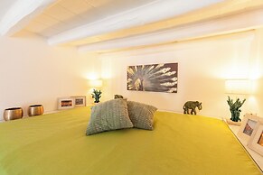 Pantheon Luxury Gold Apartment