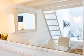 Pantheon Luxury Gold Apartment