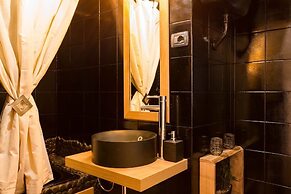 Pantheon Luxury Gold Apartment