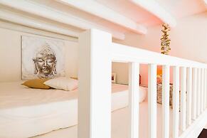 Pantheon Luxury Gold Apartment