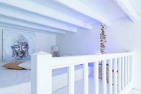 Pantheon Luxury Gold Apartment