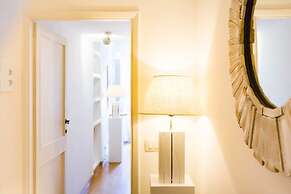 Pantheon Luxury Gold Apartment