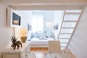 Pantheon Luxury Gold Apartment