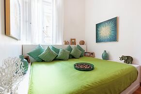 Pantheon Luxury Gold Apartment