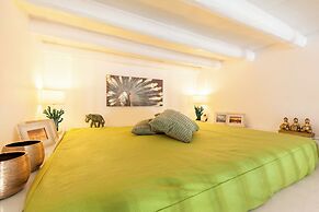 Pantheon Luxury Gold Apartment