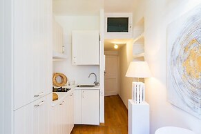 Pantheon Luxury Gold Apartment