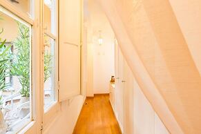 Pantheon Luxury Gold Apartment