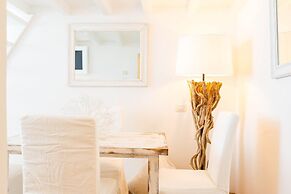 Pantheon Luxury Gold Apartment