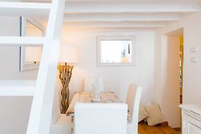 Pantheon Luxury Gold Apartment