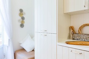 Pantheon Luxury Gold Apartment