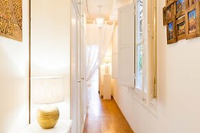 Pantheon Luxury Gold Apartment