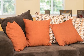 Rochester Modern Chic Apartment