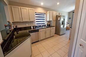 Mallory Paradise Apartment 4 Bedroom