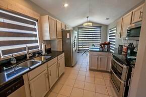 Mallory Paradise Apartment 4 Bedroom