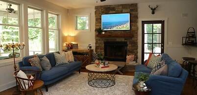 Lake Trail Treehouse