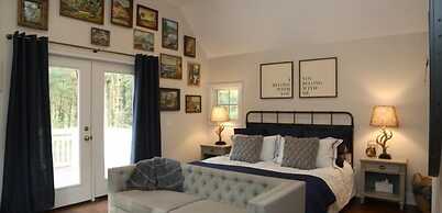 Lake Trail Treehouse