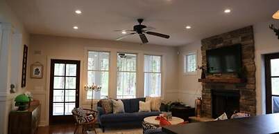 Lake Trail Treehouse