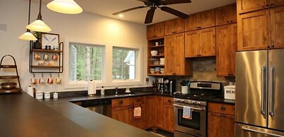 Lake Trail Treehouse