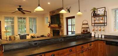 Lake Trail Treehouse