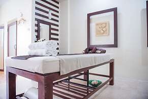 Bangkok Natural Spa Resort and Suite